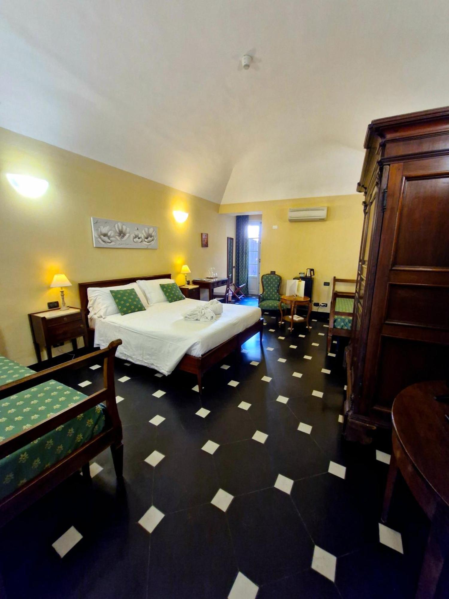 Palazzo Vescovile Hotel Noli Eksteriør bilde