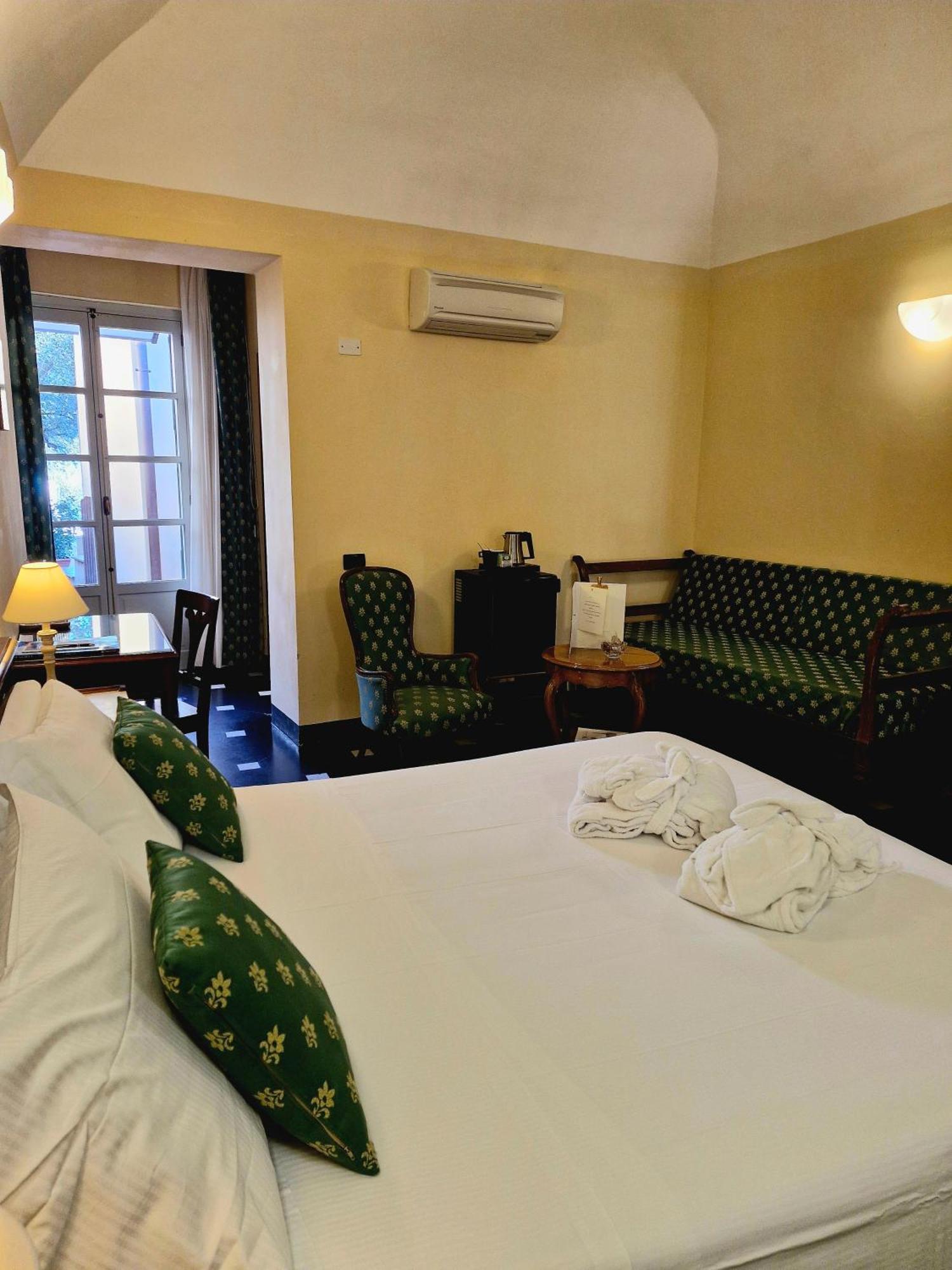 Palazzo Vescovile Hotel Noli Eksteriør bilde